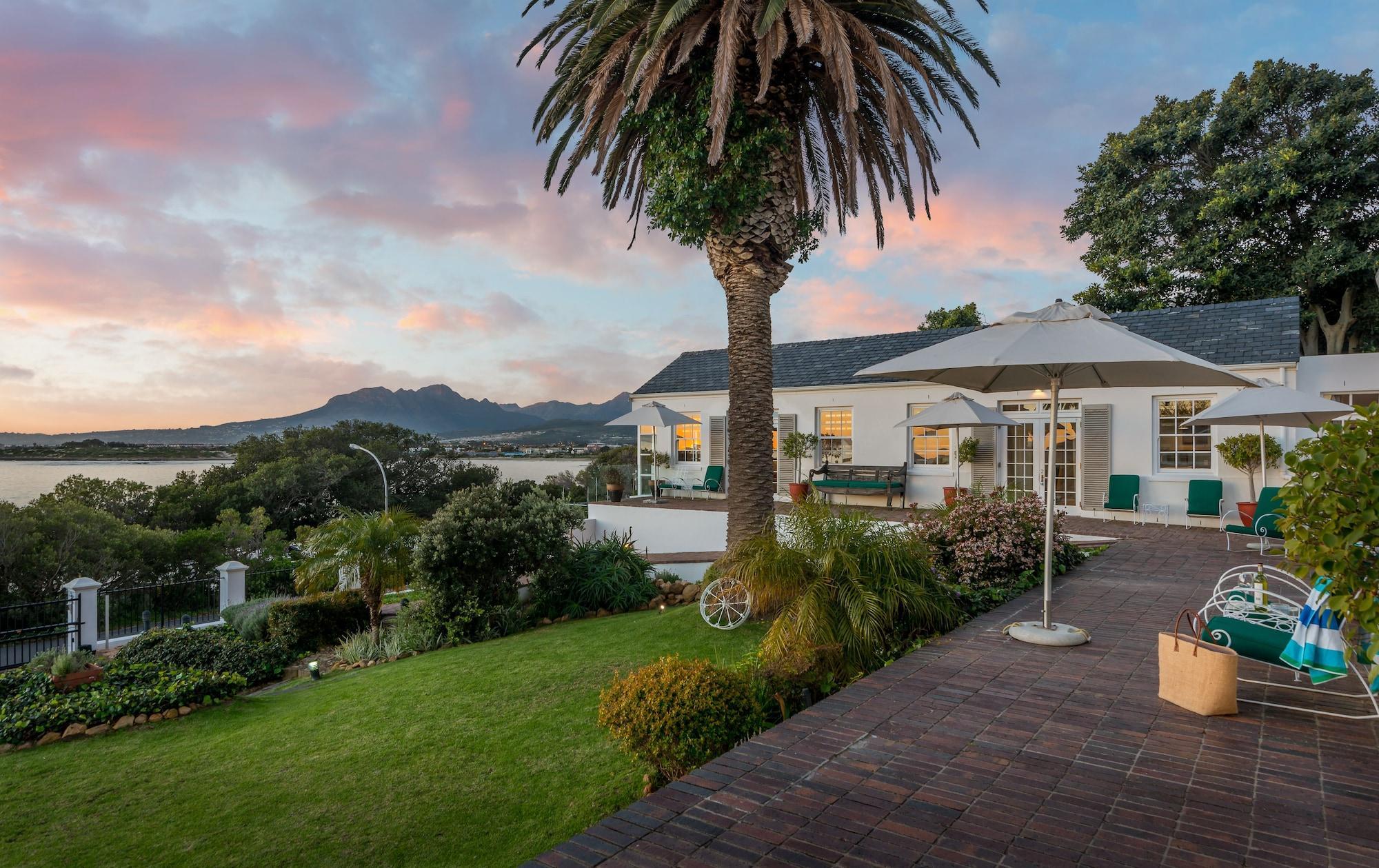 Manor On The Bay Hotel Gordons Bay Exterior photo