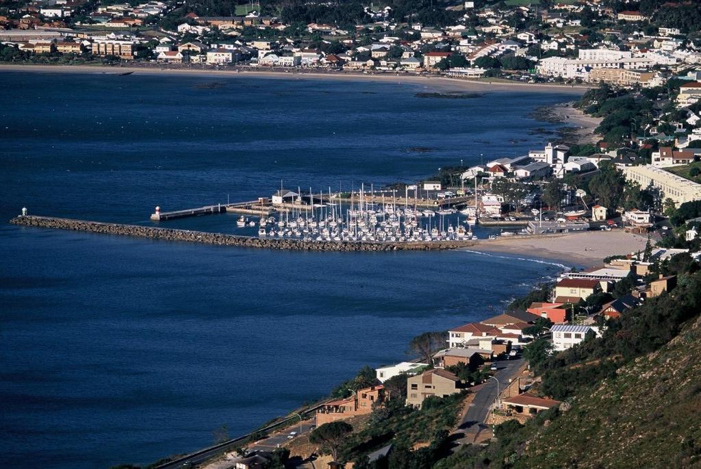 Manor On The Bay Hotel Gordons Bay Exterior photo